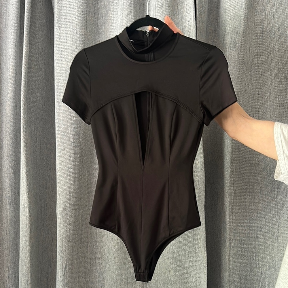 Black Choker-Neckline  Short Sleeve Bodysuit
